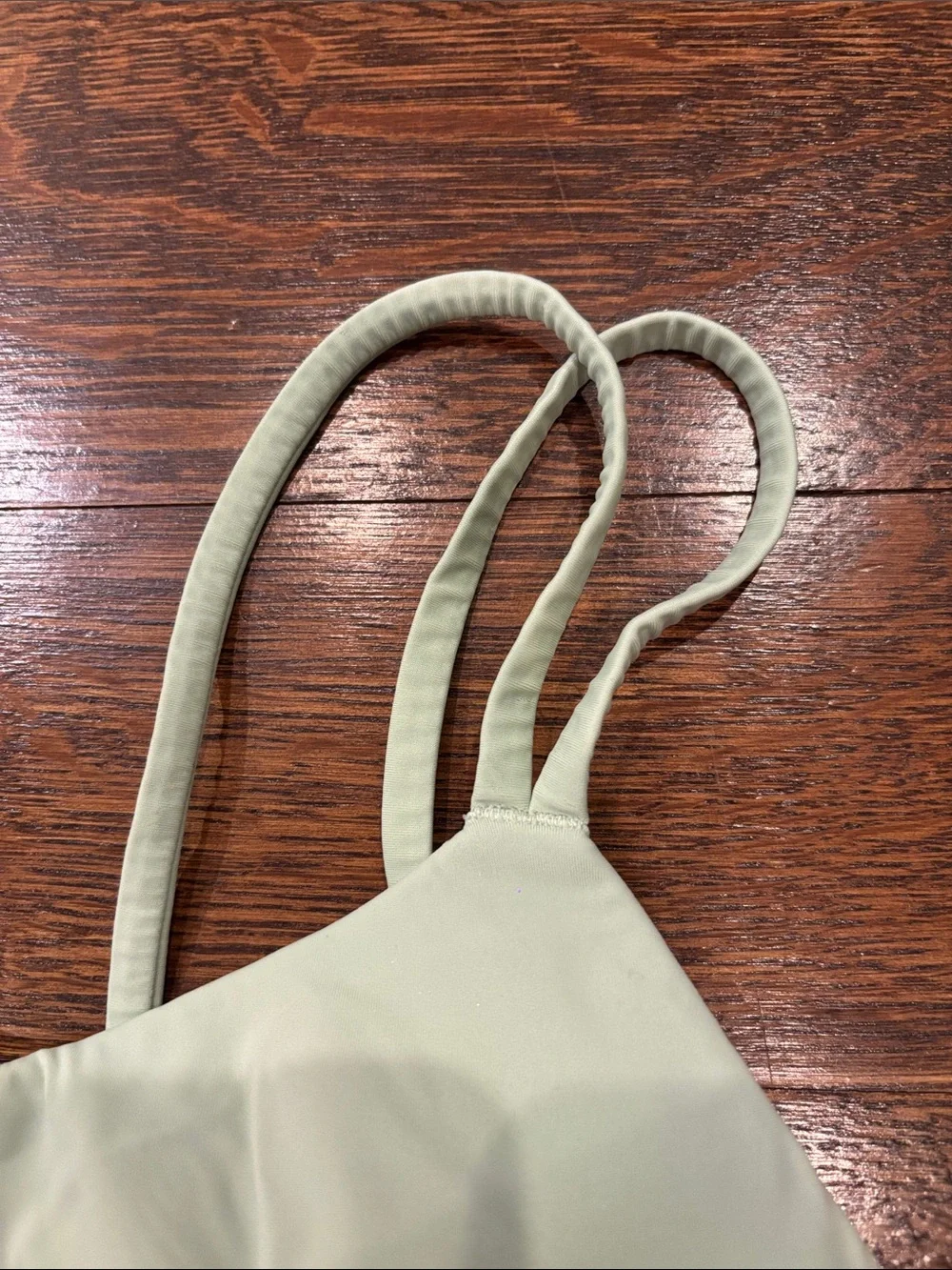 Lululemon Women’s Seamless Light Green Sports Bra Size 4 - Picture 3 of 4